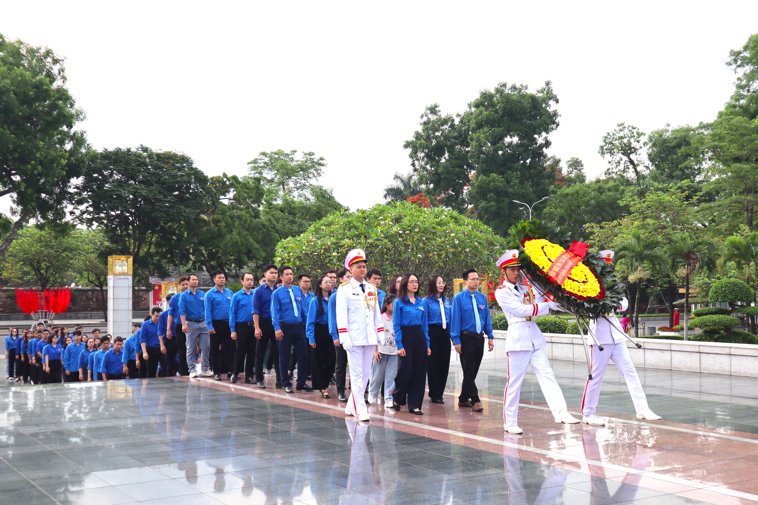 Tuổi trẻ sinh hoạt chính trị kỷ niệm ngày sinh Chủ tịch Hồ Chí Minh- Ảnh 1.