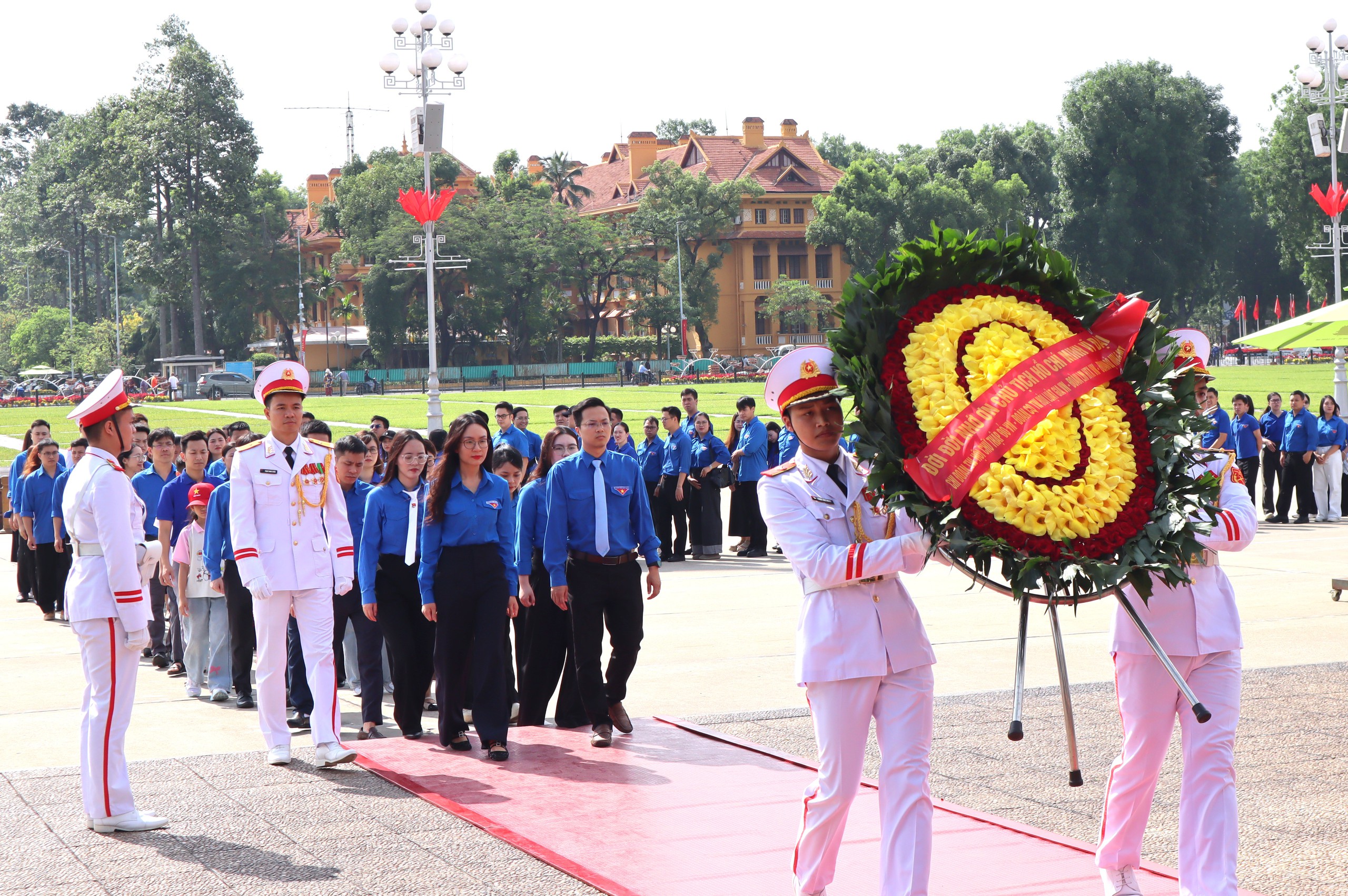 Tuổi trẻ sinh hoạt ch&iacute;nh trị kỷ niệm ng&agrave;y sinh Chủ tịch Hồ Ch&iacute; Minh- Ảnh 3.