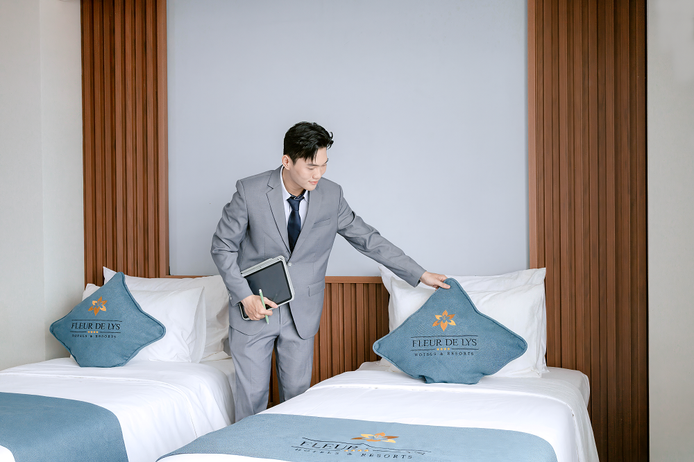 Sáng Giảng Đường, Trưa Sàn Tập, Tối Dưới Ánh Đèn Nhung - Ảnh 1.