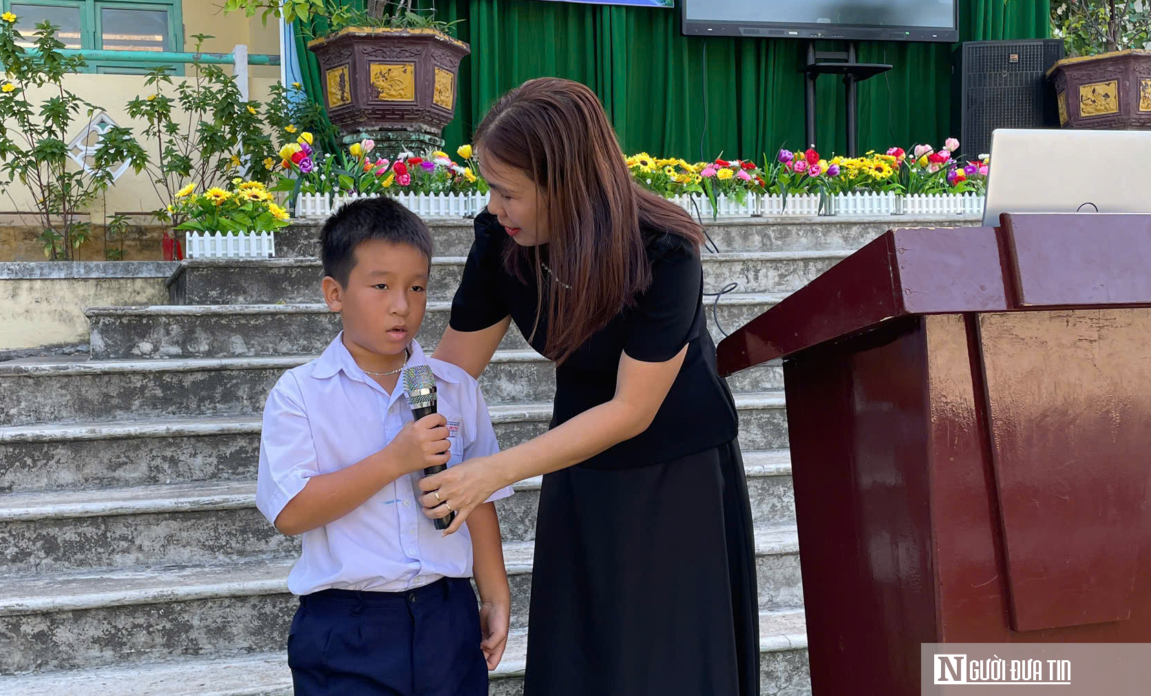 Đưa pháp luật học đường đến học sinh xã đảo ở Đà Nẵng- Ảnh 1. Đưa pháp luật học đường đến học sinh xã đảo ở Đà Nẵng- Ảnh 1.