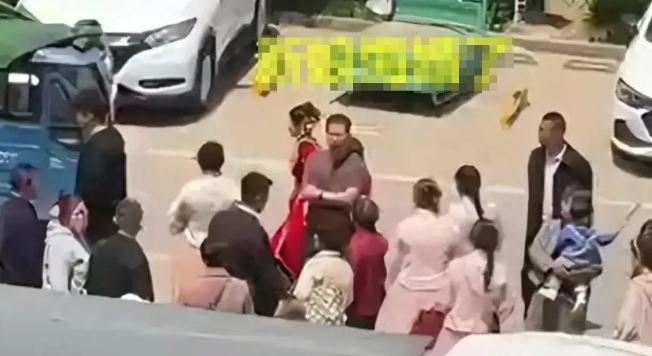 Dự đám cưới bạn thân, cô gái có hành động khiến cô dâu 