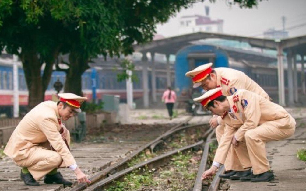 Gi&aacute; v&agrave;ng h&ocirc;m nay (15/5): Gi&aacute; v&agrave;ng thế giới lao dốc k&eacute;o theo v&agrave;ng trong nước tụt dốc kh&ocirc;ng phanh- Ảnh 1.
