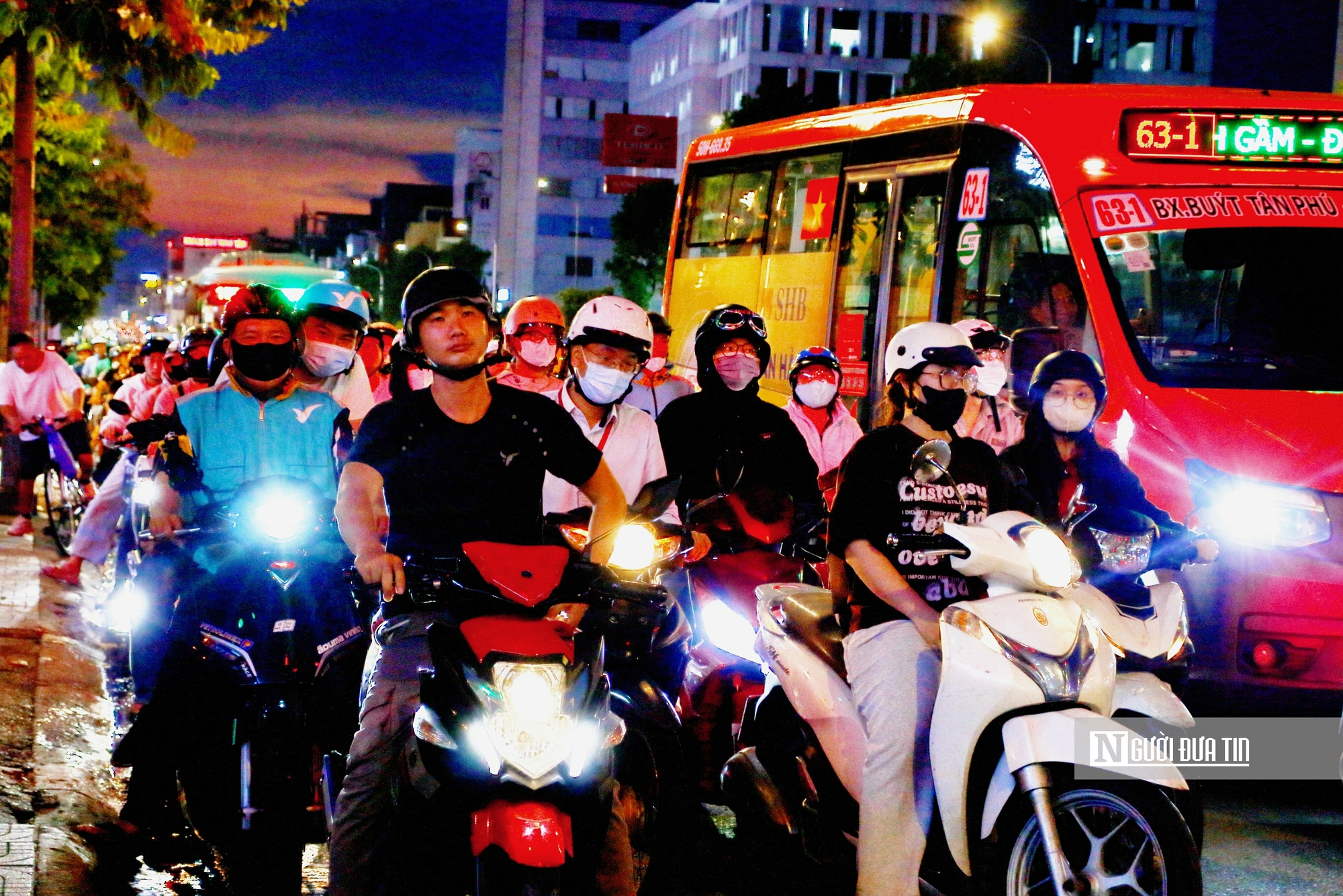 “Đảo chiều” dòng xe ở cửa ngõ sân bay: Đường Cộng Hòa giảm nghẹt giờ tan tầm- Ảnh 18. “Đảo chiều” dòng xe ở cửa ngõ sân bay: Đường Cộng Hòa giảm nghẹt giờ tan tầm- Ảnh 18.