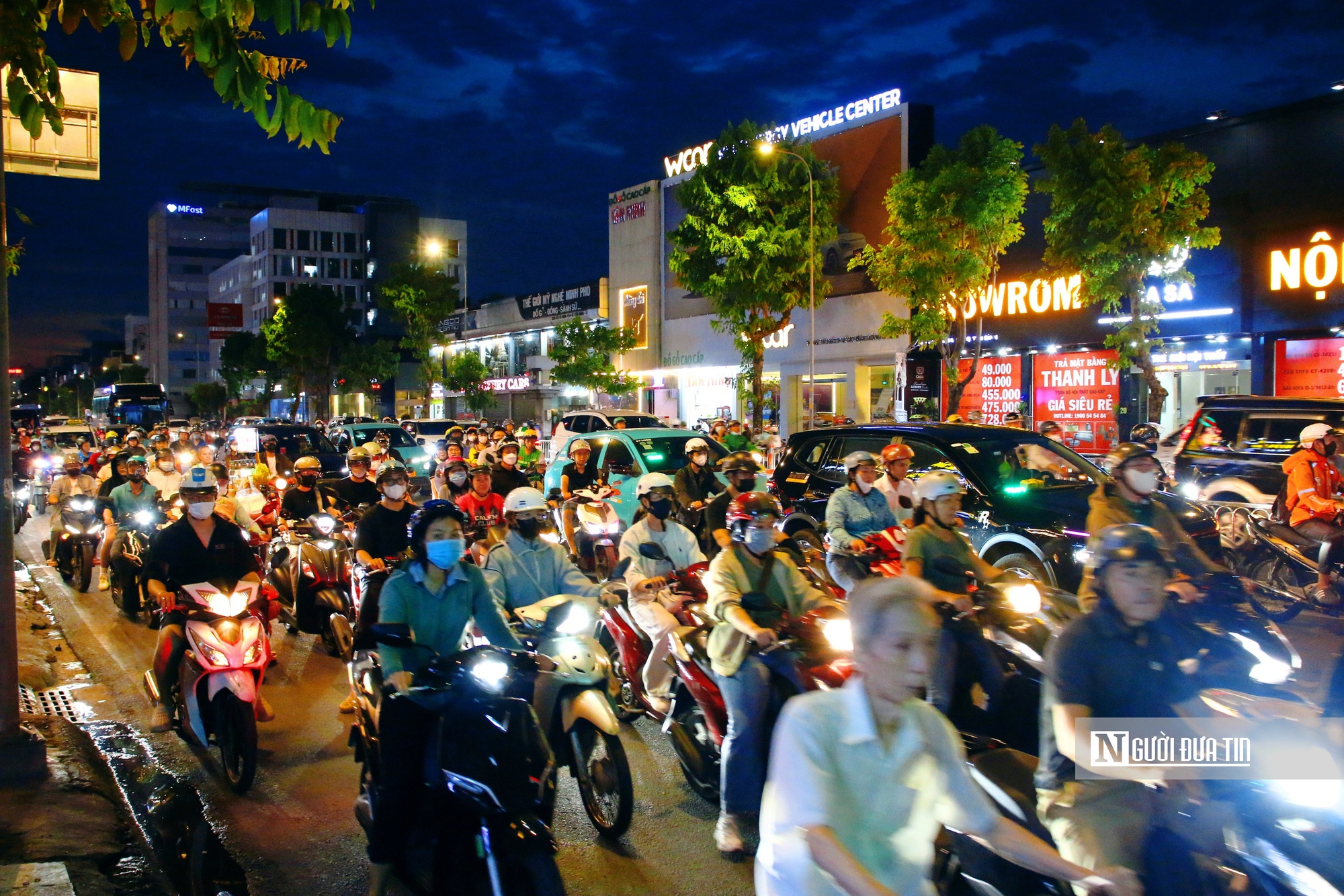 “Đảo chiều” dòng xe ở cửa ngõ sân bay: Đường Cộng Hòa giảm nghẹt giờ tan tầm- Ảnh 19. “Đảo chiều” dòng xe ở cửa ngõ sân bay: Đường Cộng Hòa giảm nghẹt giờ tan tầm- Ảnh 19.