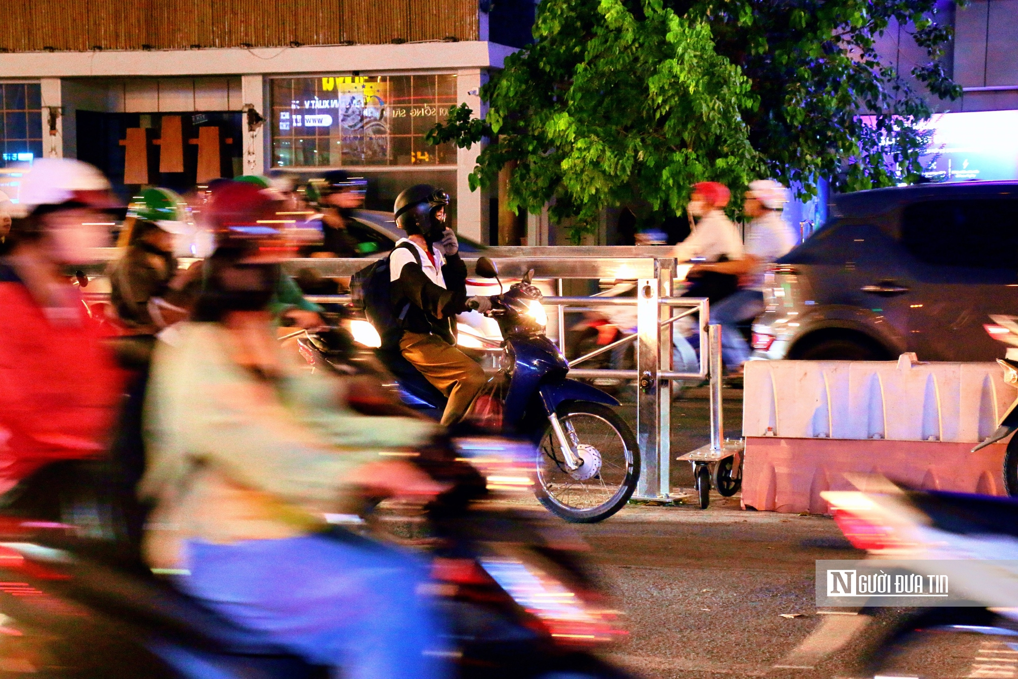 “Đảo chiều” dòng xe ở cửa ngõ sân bay: Đường Cộng Hòa giảm nghẹt giờ tan tầm- Ảnh 20. “Đảo chiều” dòng xe ở cửa ngõ sân bay: Đường Cộng Hòa giảm nghẹt giờ tan tầm- Ảnh 20.
