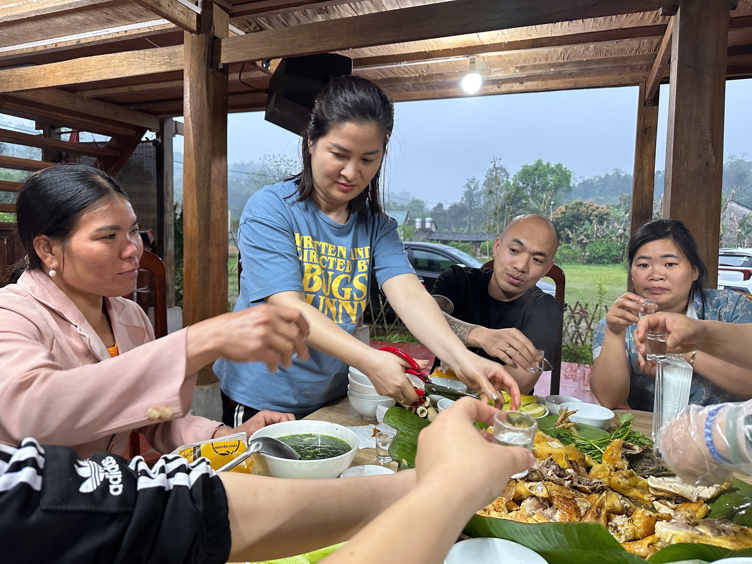 Hồ Bản Chang - nơi người trẻ tìm về “khoảng lặng xanh” giữa đại ngàn Ngân Sơn - Ảnh 7.