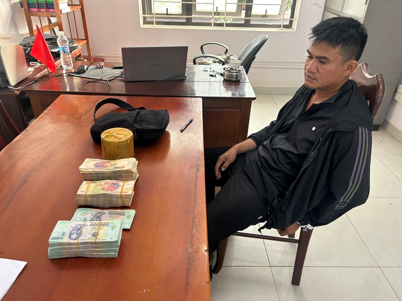 Dựng màn kịch tinh vi