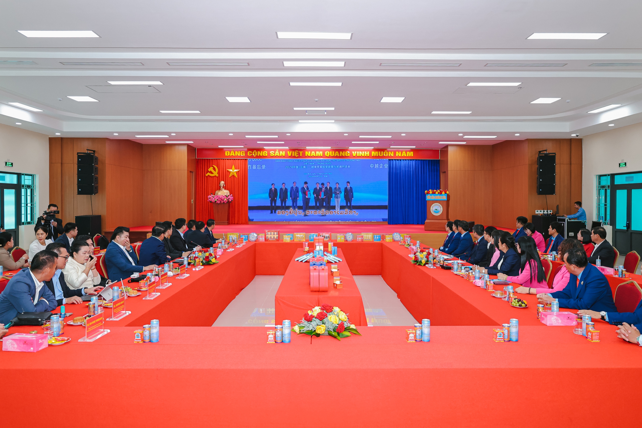 Đoàn Đại biểu cấp cao thủ đô Viêng Chăn (Lào) tham quan nhà máy CBNL yến sào SANVINEST Khánh Hòa - Ảnh 4.