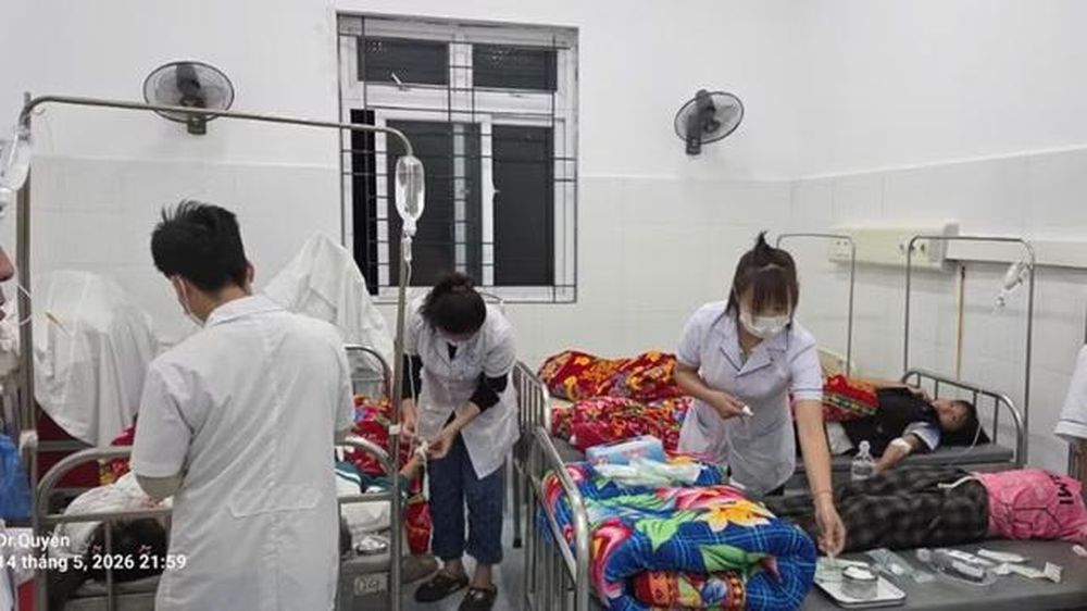 Hơn 200 học sinh ngộ độc nghi do ăn quả lạ- Ảnh 2.