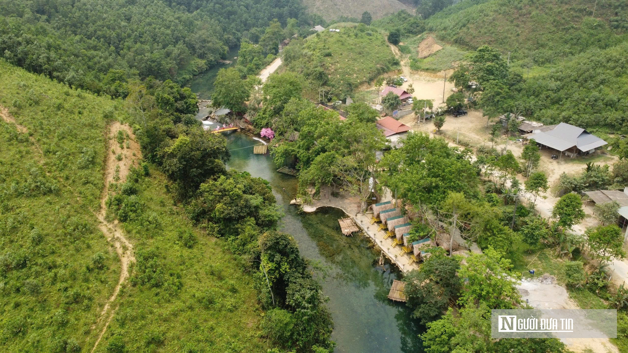 Du khách tìm đến đến dòng thác Mây 9 tầng ở Thanh Hóa trốn nóng ngày đầu hè- Ảnh 4. Du khách tìm đến đến dòng thác Mây 9 tầng ở Thanh Hóa trốn nóng ngày đầu hè- Ảnh 4.