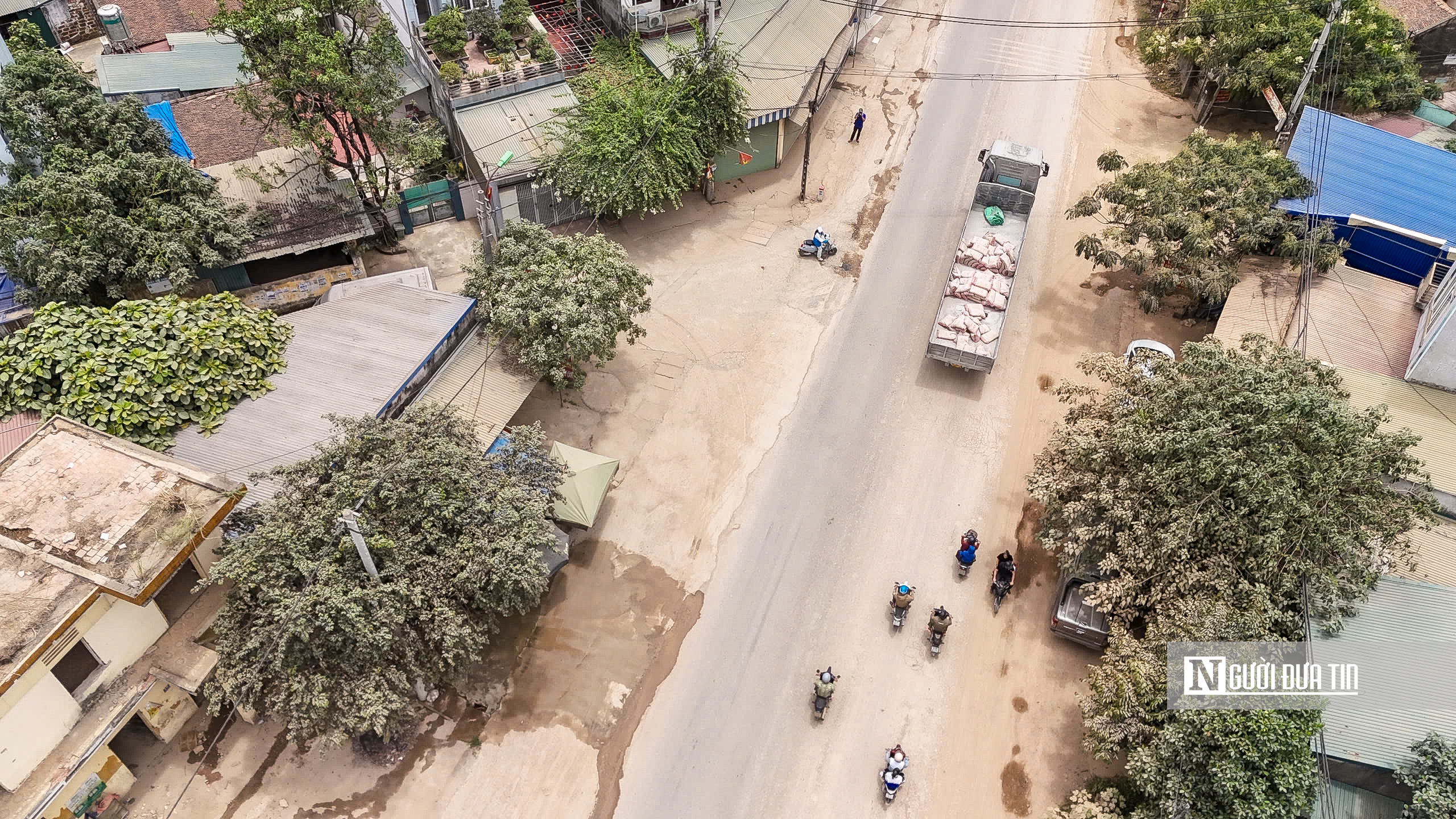 Người d&acirc;n H&agrave; Nội khổ sở sống chung với bụi bẩn, &ocirc; nhiễm b&ecirc;n dự &aacute;n mở rộng Quốc lộ 6- Ảnh 2.