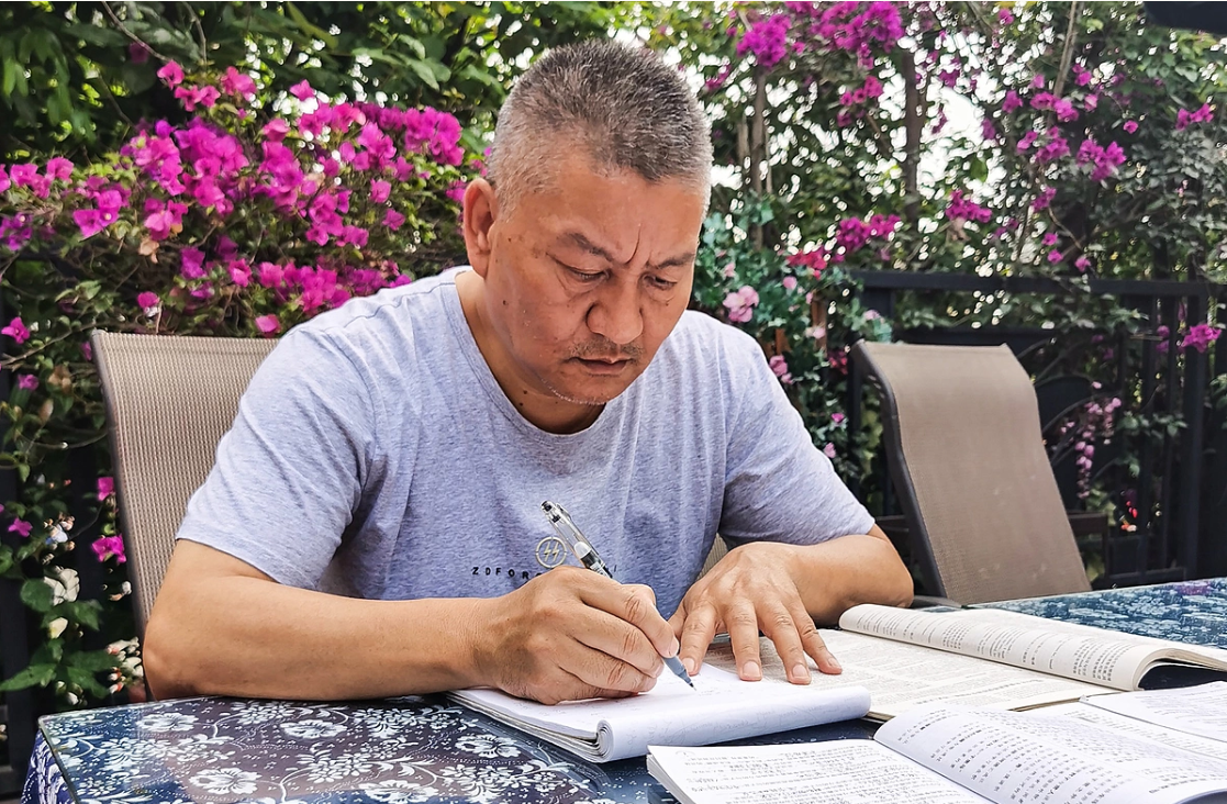 27 lần dự kỳ thi đại học khốc liệt nhất thế giới vẫn chưa dừng lại, thí sinh U60 gây bão mạng - Ảnh 1.