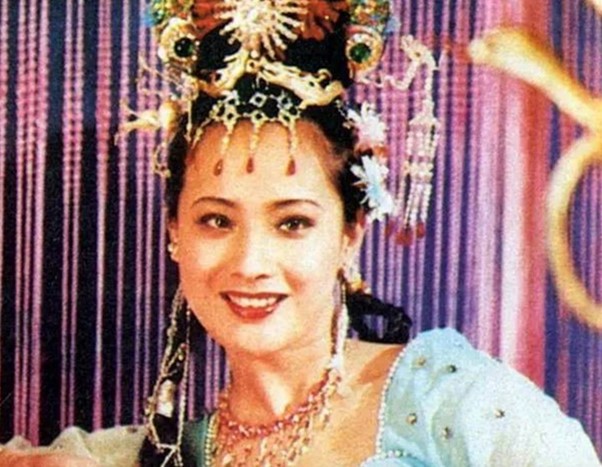 Cuộc sống giàu có và xa hoa của "yêu tinh xinh đẹp bậc nhất Tây du ký" - Ảnh 1.