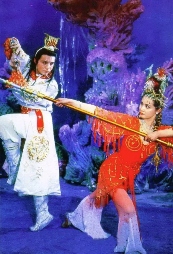 Cuộc sống giàu có và xa hoa của "yêu tinh xinh đẹp bậc nhất Tây du ký" - Ảnh 2.