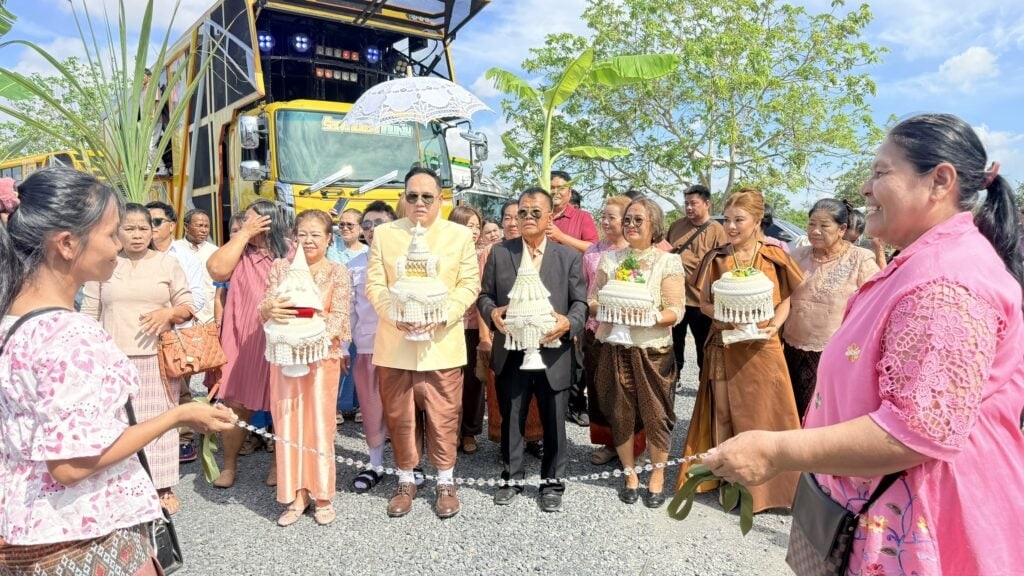 Vợ cả dẫn đầu đoàn rước dâu, cưới thêm vợ 2 cho chồng gây chú ý- Ảnh 1.