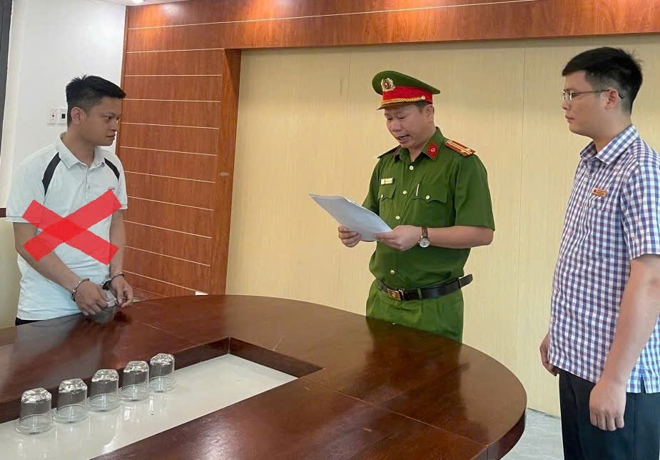 Bắt tạm giam cán bộ Ban Giải phóng mặt bằng ở Hải Phòng- Ảnh 1.