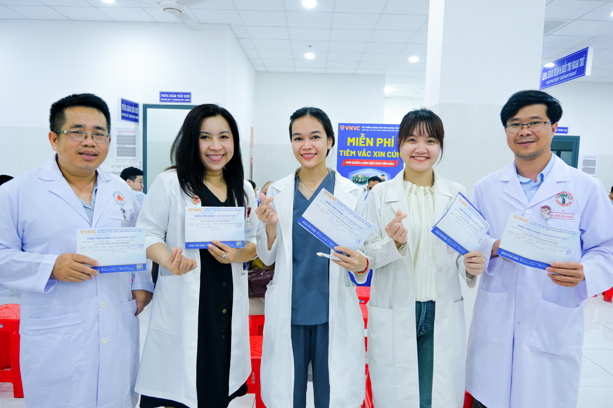 Côn Đảo được hỗ trợ vắc xin cúm suốt 3 năm và kho lạnh chuẩn GSP đầu tiên nhờ Gói hỗ trợ quy mô lớn của VNVC- Ảnh 3. Côn Đảo được hỗ trợ vắc xin cúm suốt 3 năm và kho lạnh chuẩn GSP đầu tiên nhờ Gói hỗ trợ quy mô lớn của VNVC- Ảnh 3.