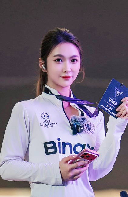 Nhan sắc dịu dàng của "Hotgirl bóng đá" khiến "500 anh em" gục ngã - Ảnh 1.