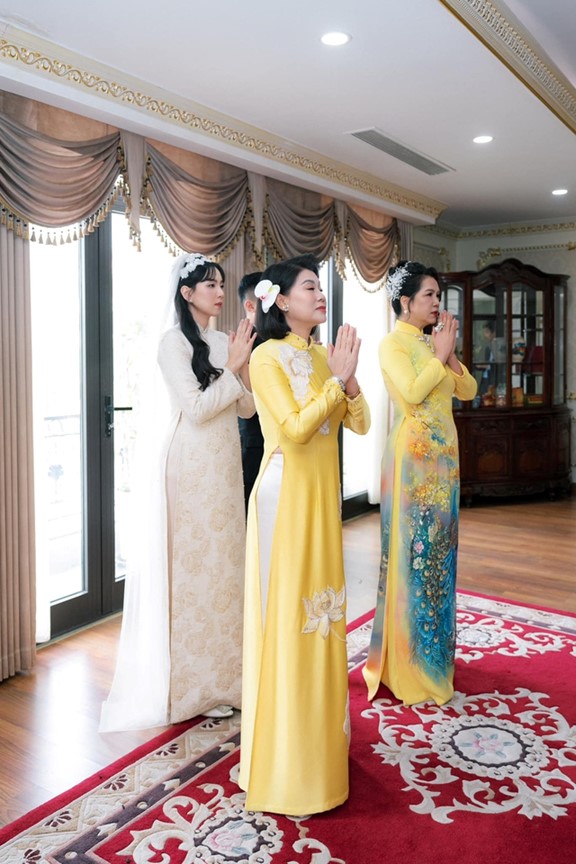 Cuộc sống giàu sang của mỹ nhân VTV: Nghỉ việc ngay khi cưới thiếu gia kém tuổi, hạ sinh quý tử cho gia tộc- Ảnh 4.
