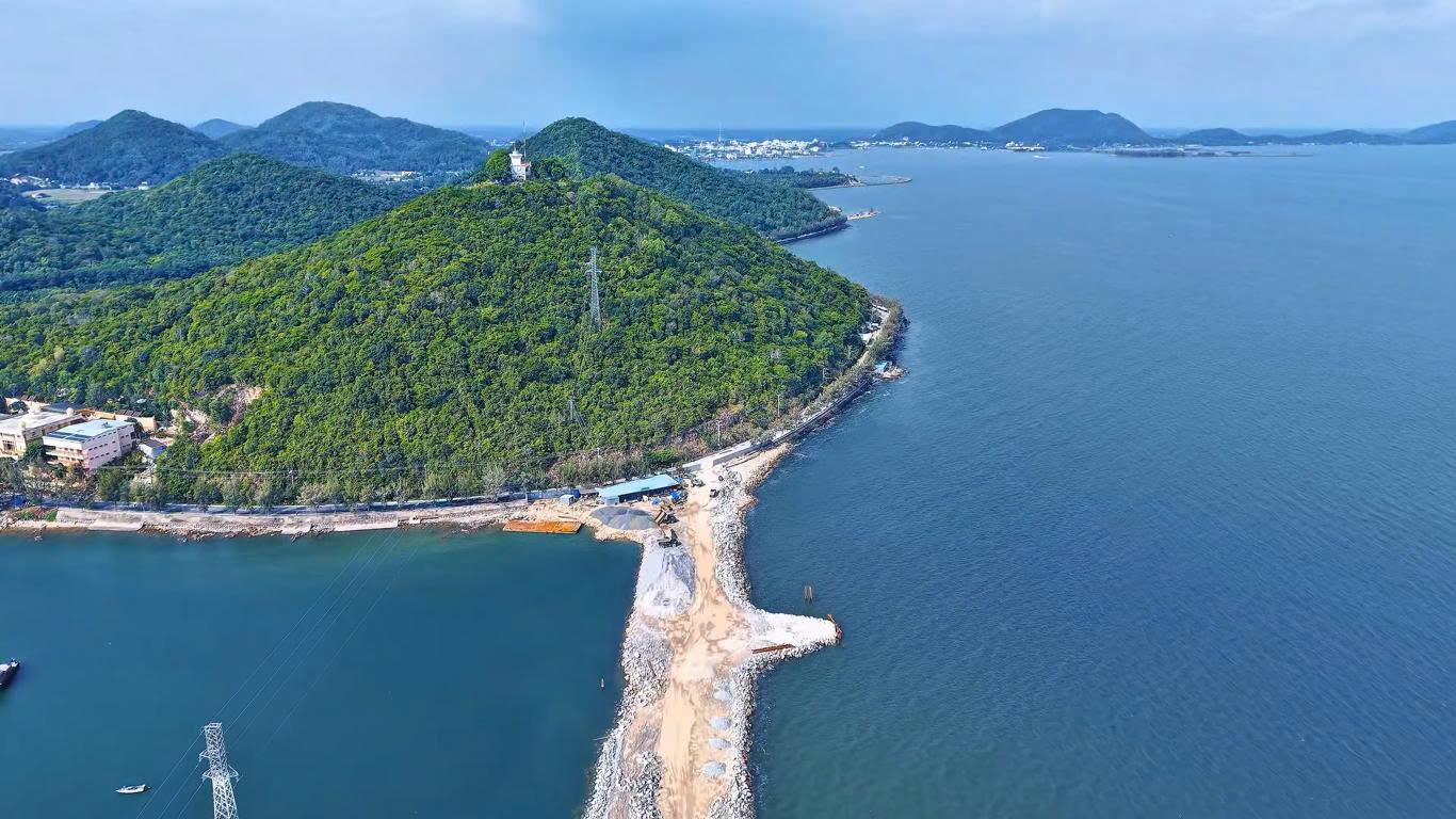 Cận cảnh tuyến đường “nghìn tỷ” mở lối ra Cảng tổng hợp Hà Tiên dần lộ diện- Ảnh 3.