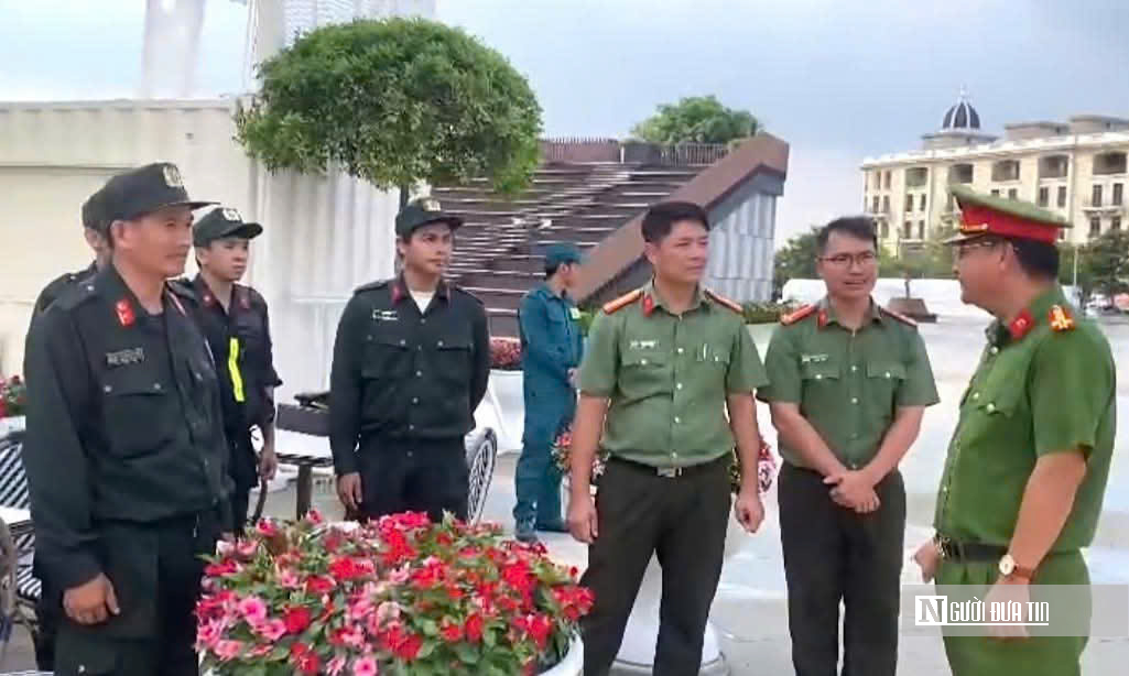 Giữa nắng n&oacute;ng 40 độ C, C&ocirc;ng an Đồng Nai căng m&igrave;nh giữ b&igrave;nh y&ecirc;n ng&agrave;y c&ocirc;ng bố th&agrave;nh phố trực thuộc Trung ương - Ảnh 9.