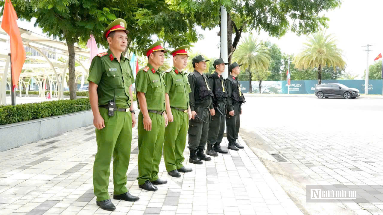 Giữa nắng n&oacute;ng 40 độ C, C&ocirc;ng an Đồng Nai căng m&igrave;nh giữ b&igrave;nh y&ecirc;n ng&agrave;y c&ocirc;ng bố th&agrave;nh phố trực thuộc Trung ương - Ảnh 10.
