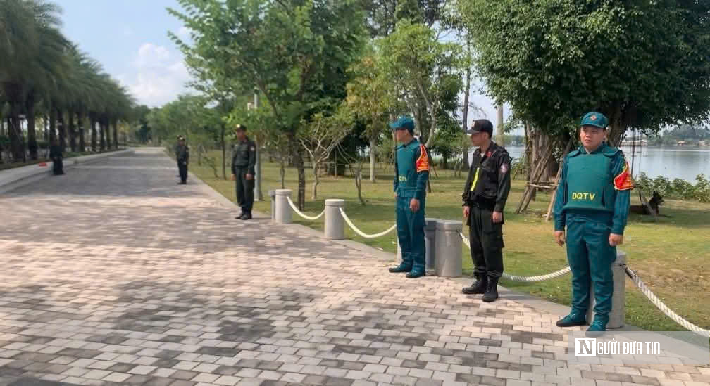 Giữa nắng n&oacute;ng 40 độ C, C&ocirc;ng an Đồng Nai căng m&igrave;nh giữ b&igrave;nh y&ecirc;n ng&agrave;y c&ocirc;ng bố th&agrave;nh phố trực thuộc Trung ương - Ảnh 11.