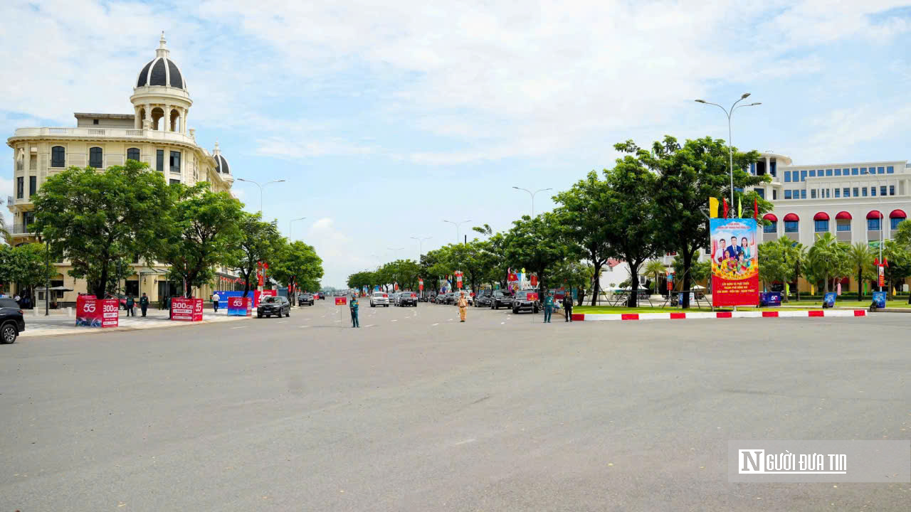 Giữa nắng n&oacute;ng 40 độ C, C&ocirc;ng an Đồng Nai căng m&igrave;nh giữ b&igrave;nh y&ecirc;n ng&agrave;y c&ocirc;ng bố th&agrave;nh phố trực thuộc Trung ương - Ảnh 15.