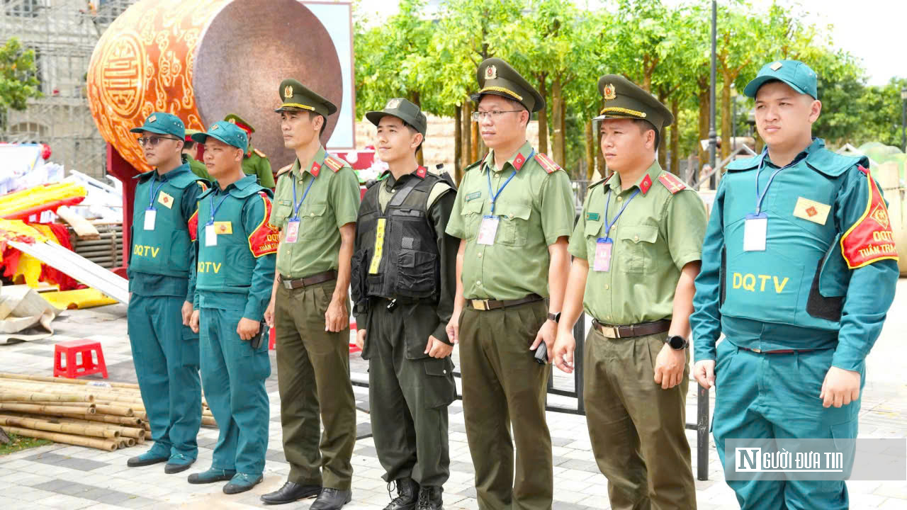 Giữa nắng n&oacute;ng 40 độ C, C&ocirc;ng an Đồng Nai căng m&igrave;nh giữ b&igrave;nh y&ecirc;n ng&agrave;y c&ocirc;ng bố th&agrave;nh phố trực thuộc Trung ương - Ảnh 17.