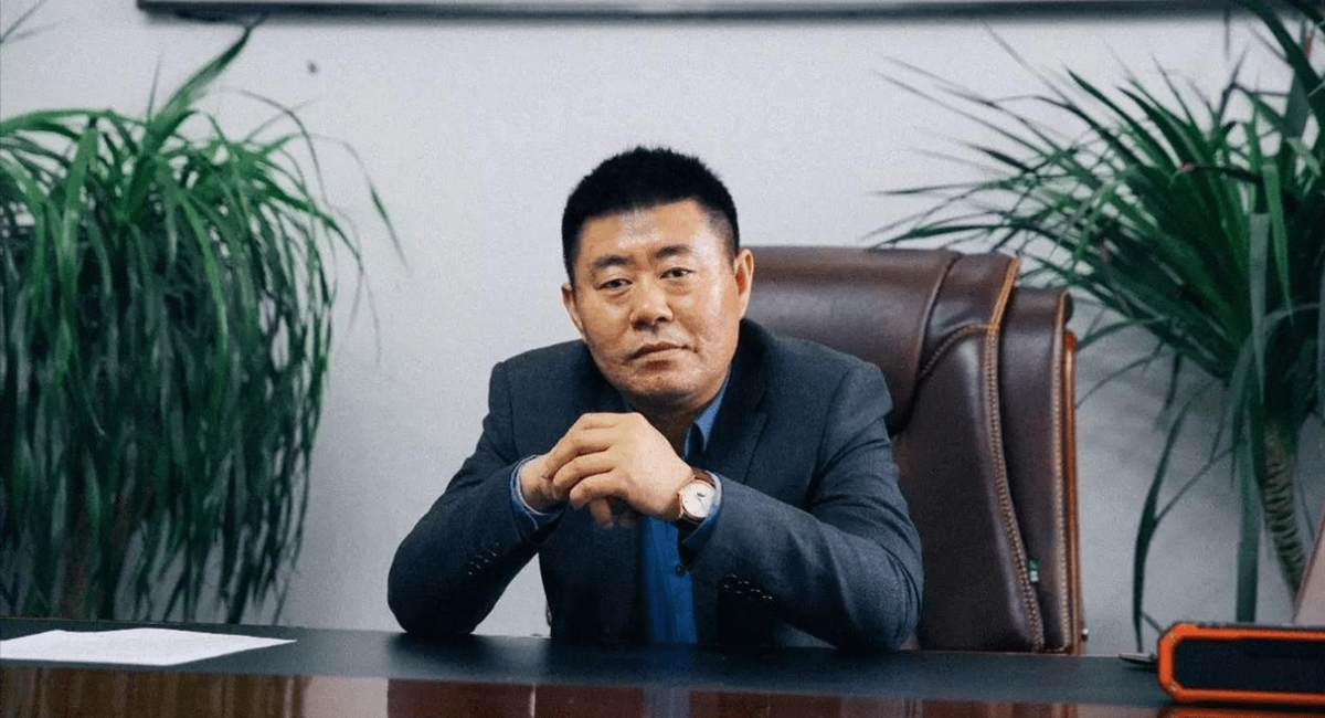 Từng nhặt rác mưu sinh, 8 năm sau bước lên hàng tỷ phú: Hành trình khó tin của người đàn ông 33 tuổi - Ảnh 1.