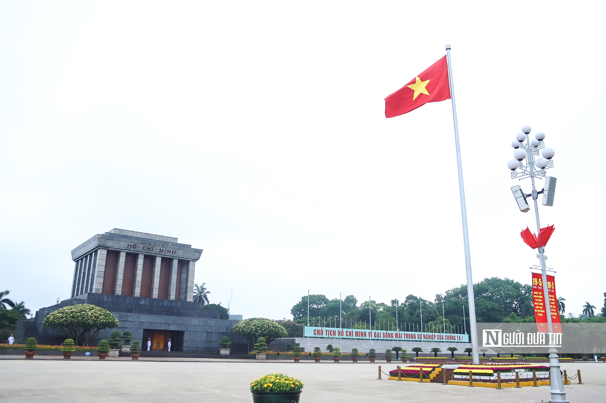 Trang nghiêm nghi lễ thượng cờ kỷ niệm 136 năm ngày sinh Chủ tịch Hồ Chí Minh- Ảnh 11. Trang nghiêm nghi lễ thượng cờ kỷ niệm 136 năm ngày sinh Chủ tịch Hồ Chí Minh- Ảnh 11.