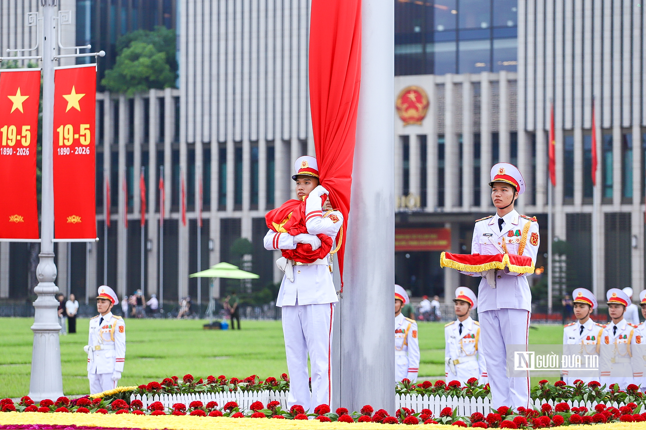 Trang nghiêm nghi lễ thượng cờ kỷ niệm 136 năm ngày sinh Chủ tịch Hồ Chí Minh- Ảnh 7. Trang nghiêm nghi lễ thượng cờ kỷ niệm 136 năm ngày sinh Chủ tịch Hồ Chí Minh- Ảnh 7.