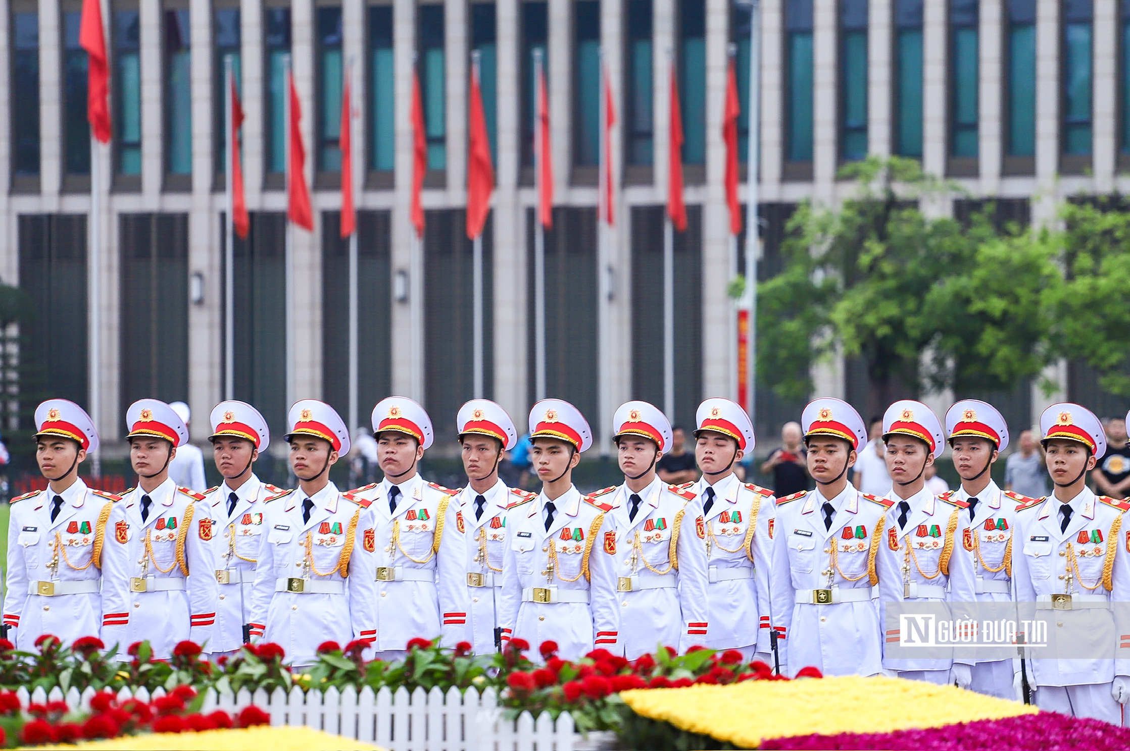 Trang nghiêm nghi lễ thượng cờ kỷ niệm 136 năm ngày sinh Chủ tịch Hồ Chí Minh- Ảnh 10. Trang nghiêm nghi lễ thượng cờ kỷ niệm 136 năm ngày sinh Chủ tịch Hồ Chí Minh- Ảnh 10.