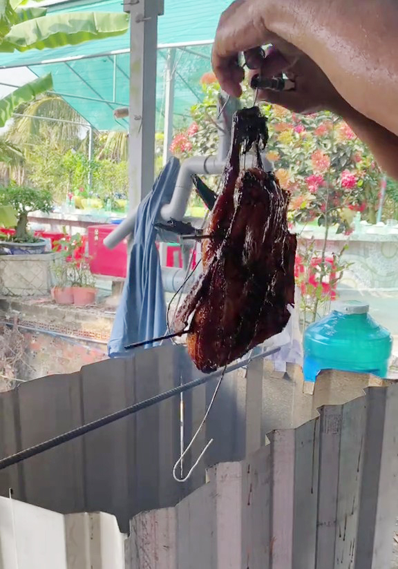 Đám giỗ miền Tây độc lạ với tiệc kiểu 