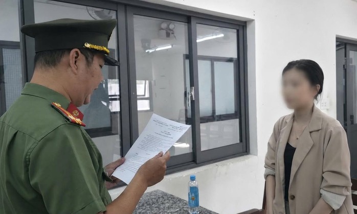 Bắt quả tang trường hợp thuê người thi hộ tiếng Anh để hoàn tất bằng thạc sĩ - Ảnh 1.
