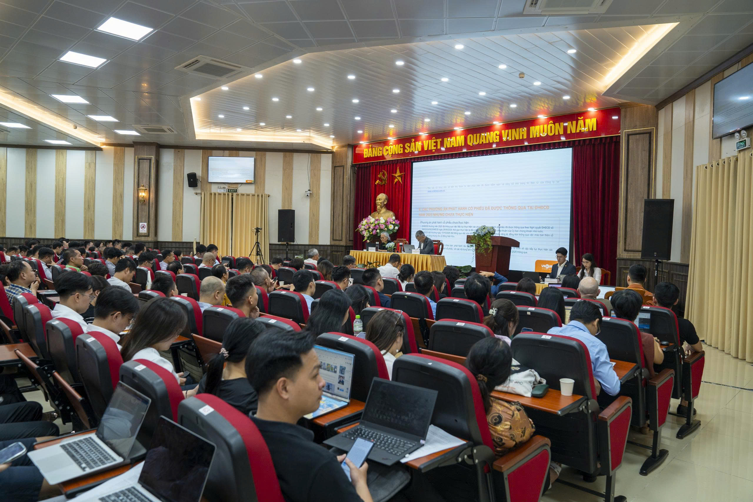 Bà Phạm Minh Hương: Để xây nội lực, VNDirect từng bỏ lỡ nhiều “cơ hội vàng”- Ảnh 2.