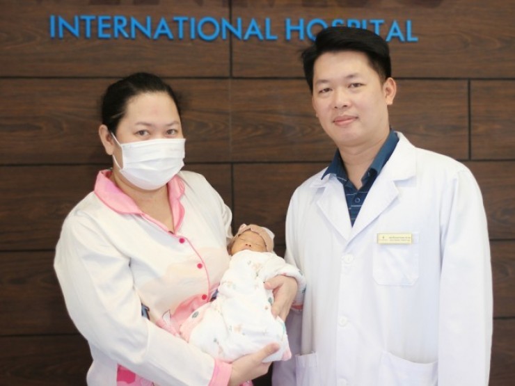 Nuôi sống thành công bé sinh non cực nhẹ cân 600 gram: Kỳ tích giữa đời thực - Ảnh 2.