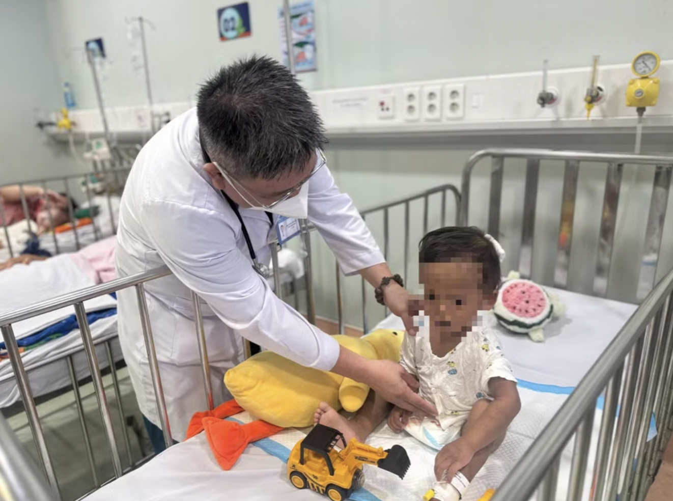 Bảo vệ trẻ trước vấn nạn bạo hành - Bài 1: Khi nơi nguy hiểm nhất lại chính là mái nhà- Ảnh 1.