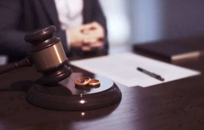 Cụ ông 71 tuổi ly hôn vợ sau 6 tháng cưới, đòi lại gần 1,2 tỷ đồng - Ảnh 1.