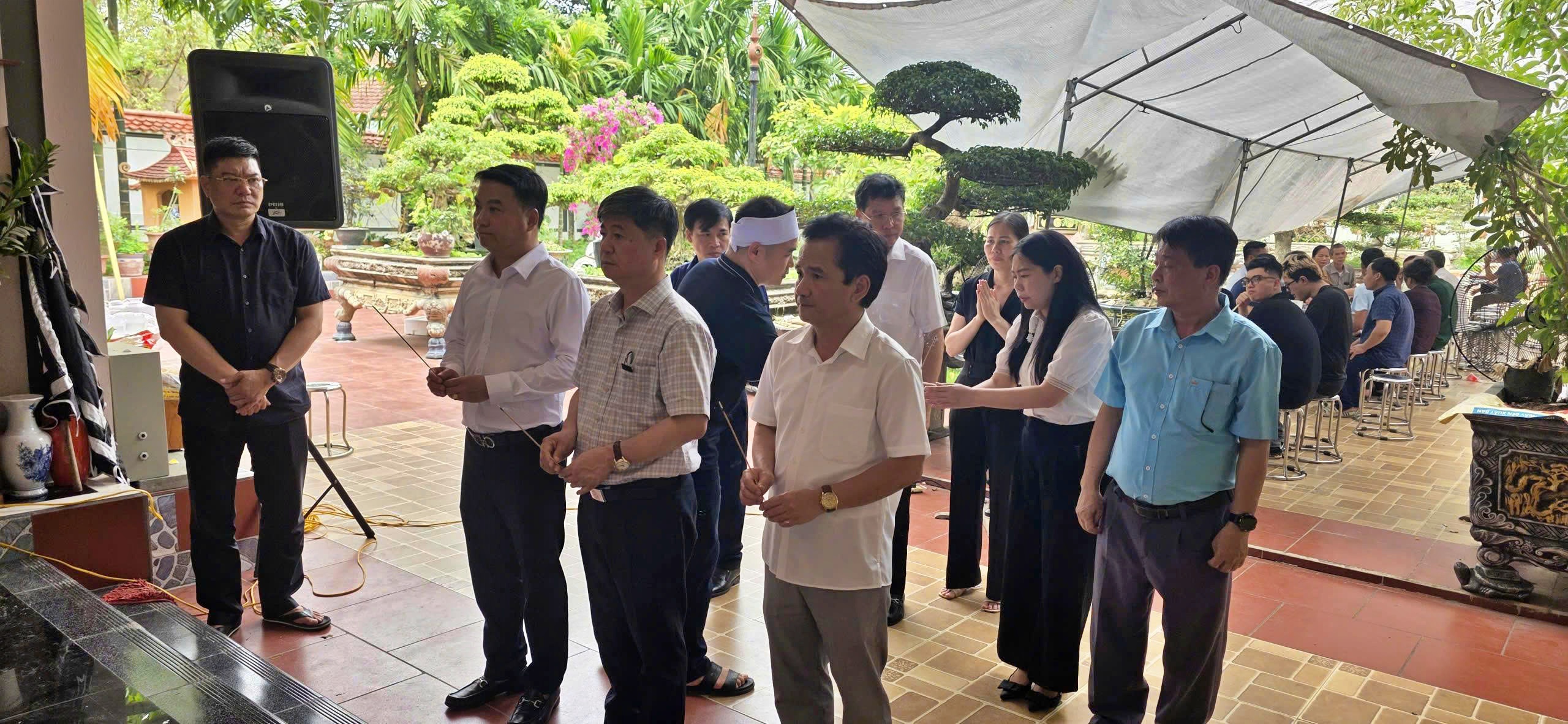 Bộ Y tế thăm hỏi gia đình các nạn nhân vụ đuối nước thương tâm ở Phú Thọ - Ảnh 1.