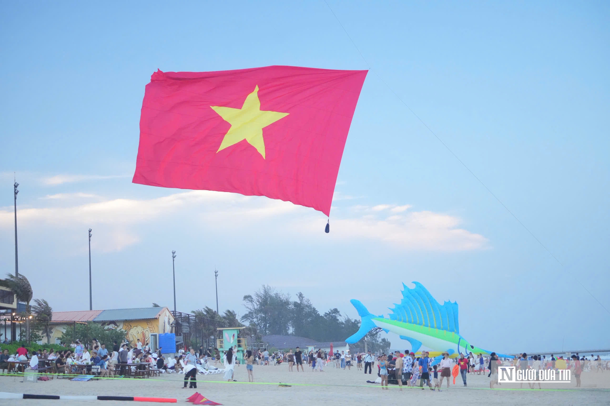 Cận cảnh nhộn nhịp Lễ hội thả diều b&ecirc;n biển, điểm nhấn h&uacute;t kh&aacute;ch dịp 30/4 &ndash; 1/5 ở L&acirc;m Đồng- Ảnh 10.