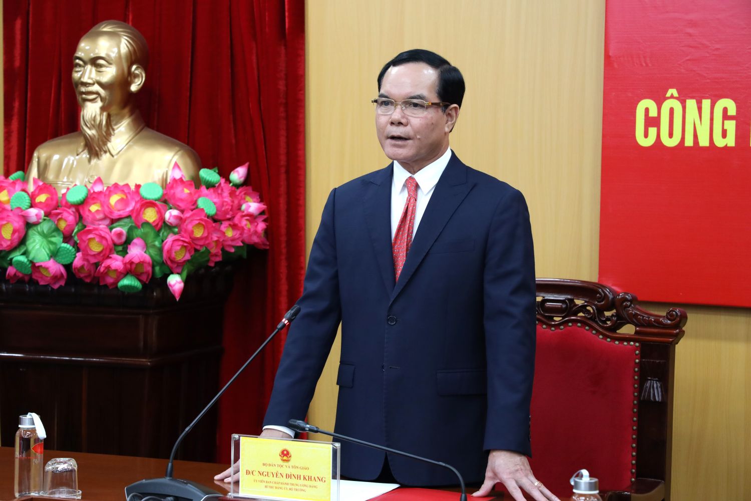 Bổ nhiệm Vụ trưởng Vụ Chính sách của Bộ Dân tộc và Tôn giáo- Ảnh 2. Bổ nhiệm Vụ trưởng Vụ Chính sách của Bộ Dân tộc và Tôn giáo- Ảnh 2.