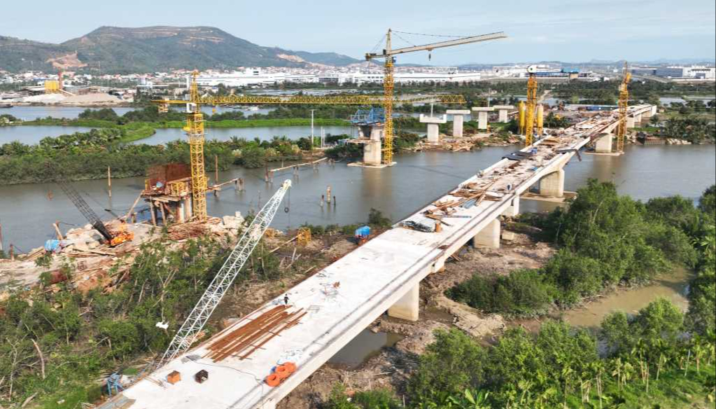 Quảng Ninh: Tăng tốc đầu tư công, tạo đà tăng trưởng- Ảnh 1. Quảng Ninh: Tăng tốc đầu tư công, tạo đà tăng trưởng- Ảnh 1.