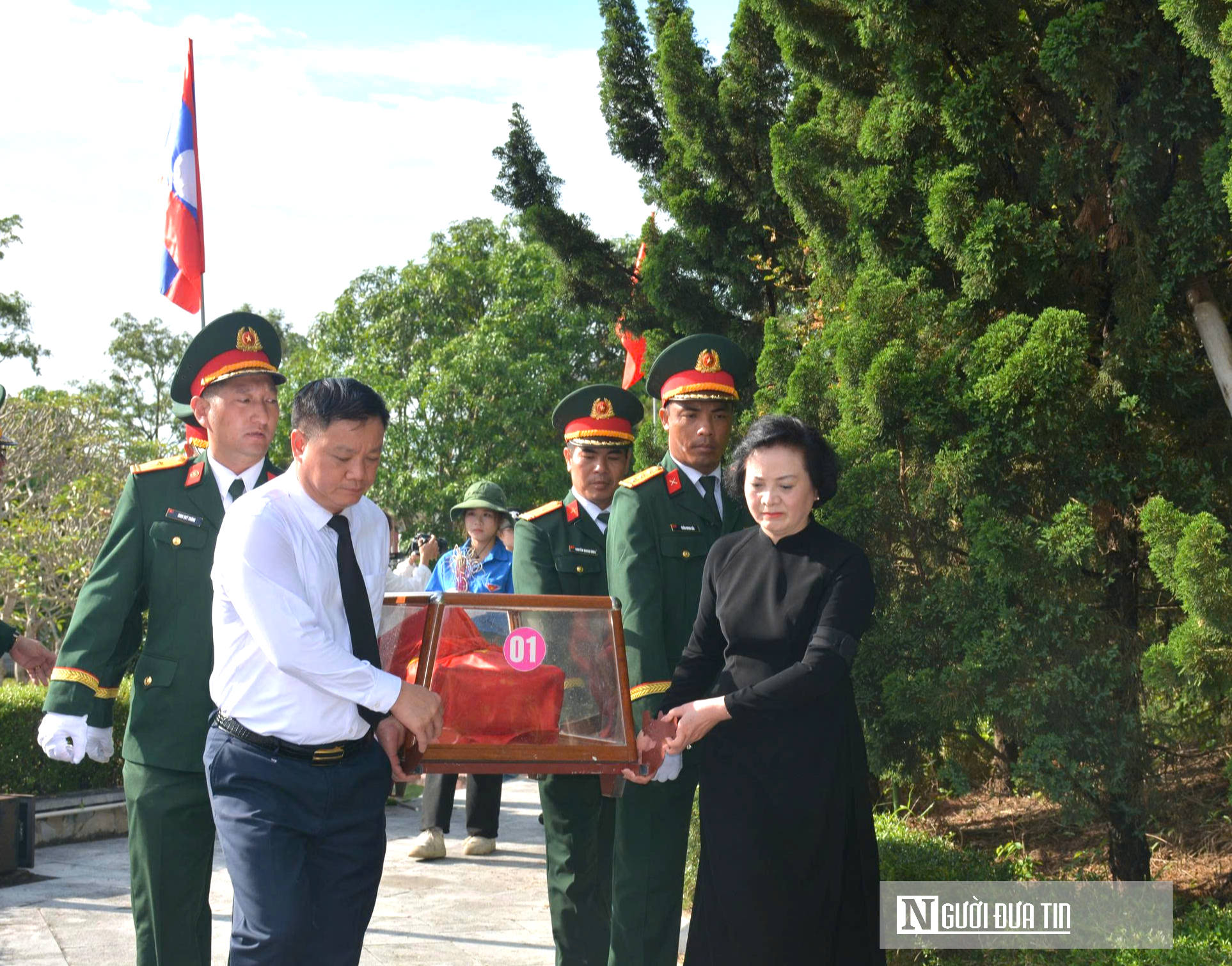 Trang trọng lễ Truy điệu và an táng 80 hài cốt liệt sĩ quân tình nguyện và chuyên gia Việt Nam hy sinh tại Lào- Ảnh 8. Trang trọng lễ Truy điệu và an táng 80 hài cốt liệt sĩ quân tình nguyện và chuyên gia Việt Nam hy sinh tại Lào- Ảnh 8.