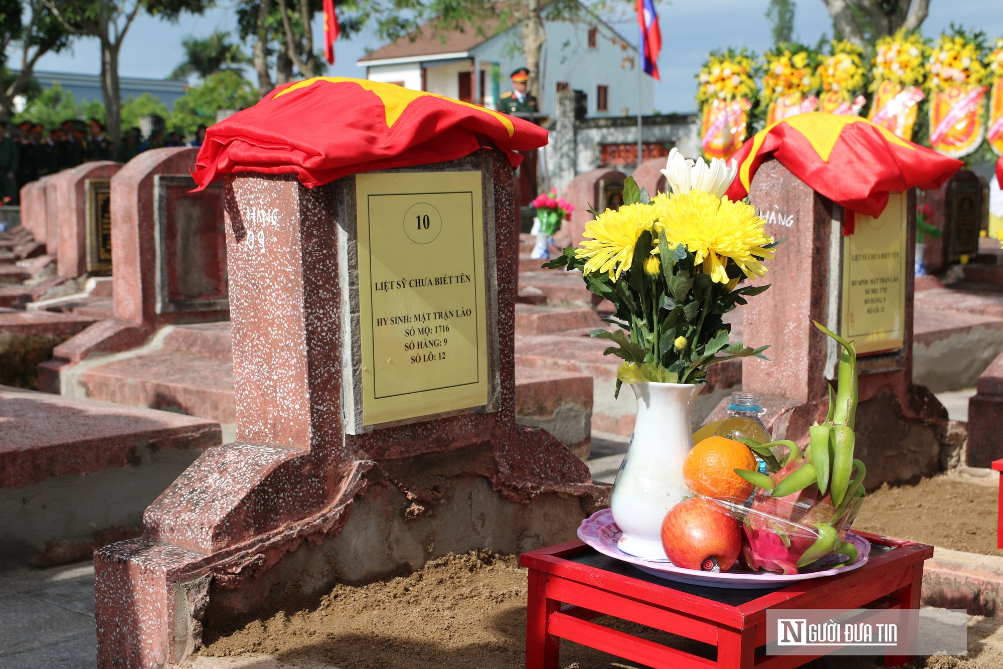 Trang trọng lễ Truy điệu và an táng 80 hài cốt liệt sĩ quân tình nguyện và chuyên gia Việt Nam hy sinh tại Lào- Ảnh 13. Trang trọng lễ Truy điệu và an táng 80 hài cốt liệt sĩ quân tình nguyện và chuyên gia Việt Nam hy sinh tại Lào- Ảnh 13.