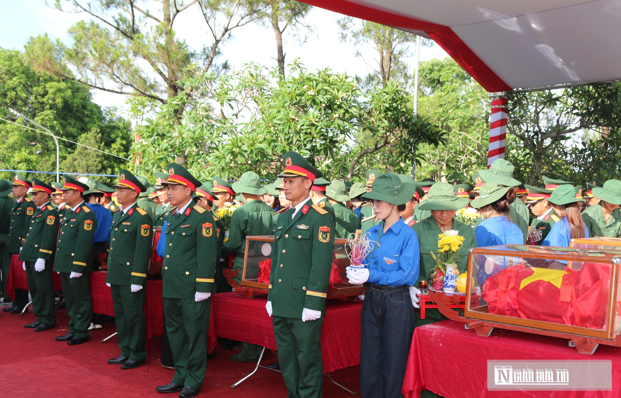 Trang trọng lễ Truy điệu và an táng 80 hài cốt liệt sĩ quân tình nguyện và chuyên gia Việt Nam hy sinh tại Lào- Ảnh 5. Trang trọng lễ Truy điệu và an táng 80 hài cốt liệt sĩ quân tình nguyện và chuyên gia Việt Nam hy sinh tại Lào- Ảnh 5.