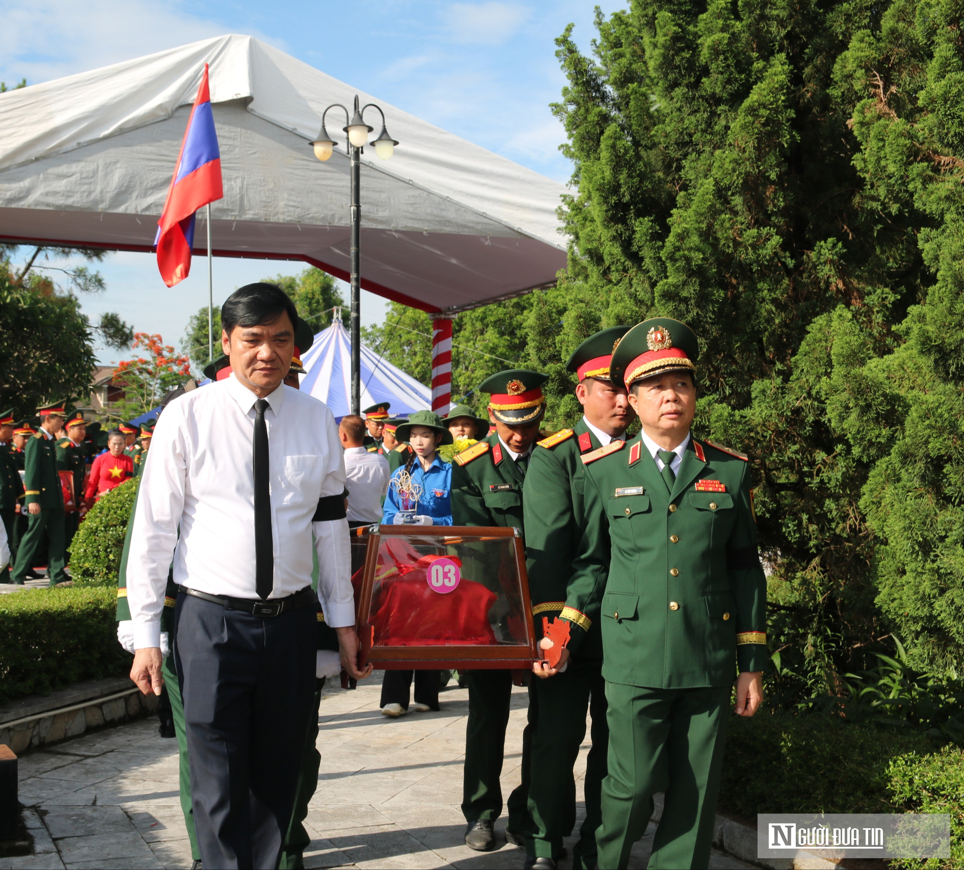 Trang trọng lễ Truy điệu và an táng 80 hài cốt liệt sĩ quân tình nguyện và chuyên gia Việt Nam hy sinh tại Lào- Ảnh 10. Trang trọng lễ Truy điệu và an táng 80 hài cốt liệt sĩ quân tình nguyện và chuyên gia Việt Nam hy sinh tại Lào- Ảnh 10.