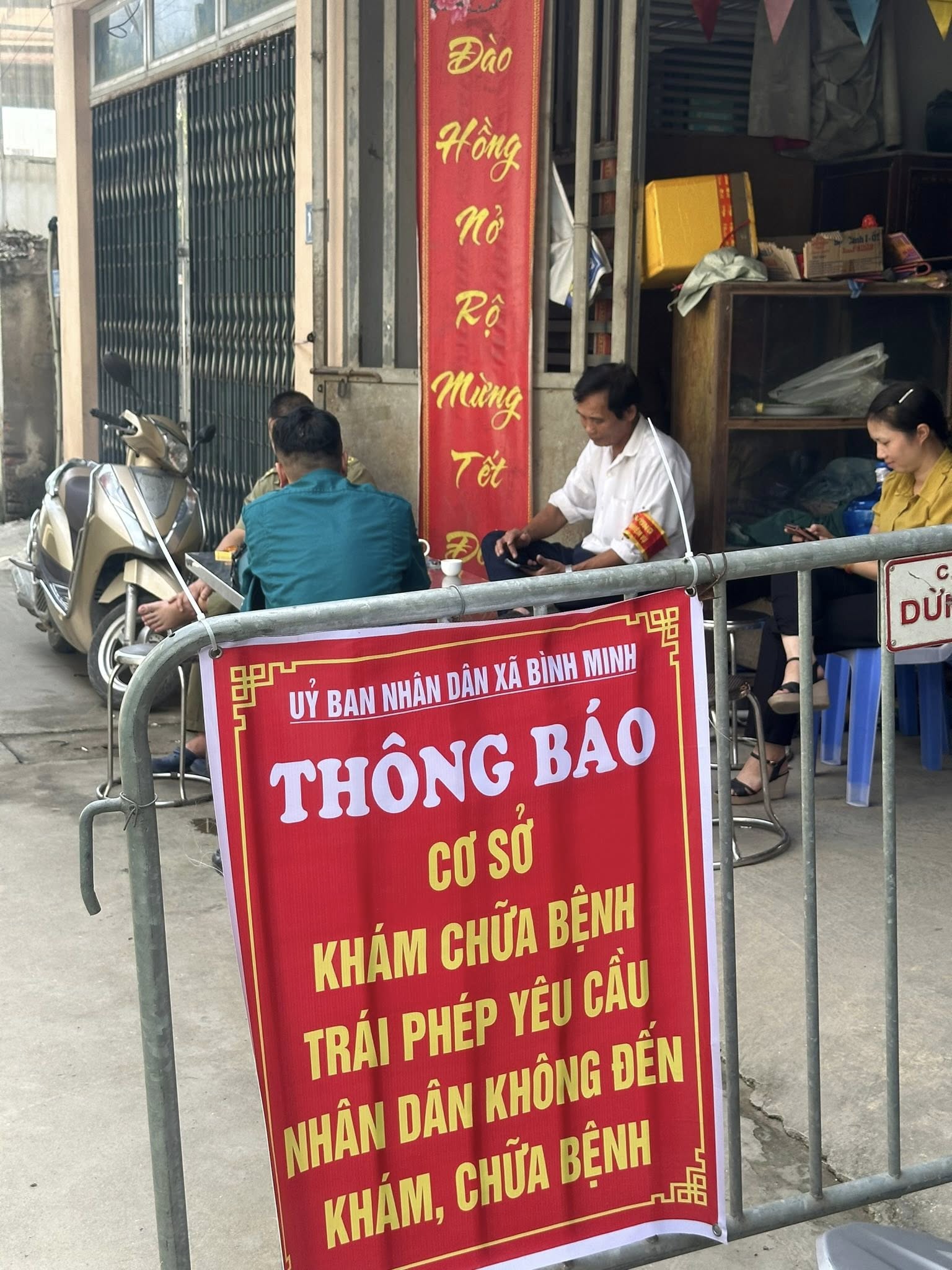 Hà Nội: Điều tra vụ mổ khối u tại cơ sở “chữa bệnh bằng nước” gây xôn xao dư luận- Ảnh 5. Hà Nội: Điều tra vụ mổ khối u tại cơ sở “chữa bệnh bằng nước” gây xôn xao dư luận- Ảnh 5.