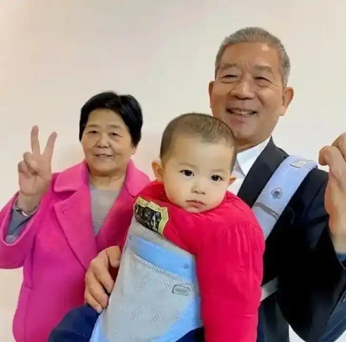 U70 vẫn sinh con, cuộc sống sau đó khiến cả gia đình “ngỡ ngàng” - Ảnh 1.