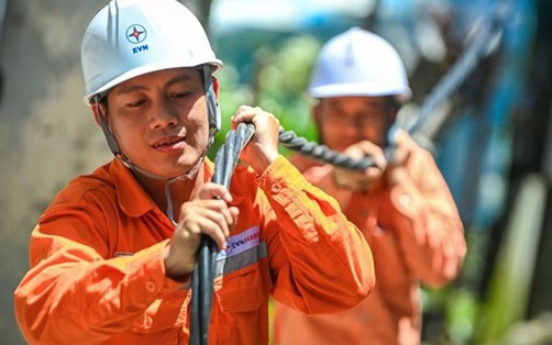 Bắt 2 kẻ đột nhập phòng trọ cướp điện thoại giữa đêm khuya- Ảnh 2. Bắt 2 kẻ đột nhập phòng trọ cướp điện thoại giữa đêm khuya- Ảnh 2.